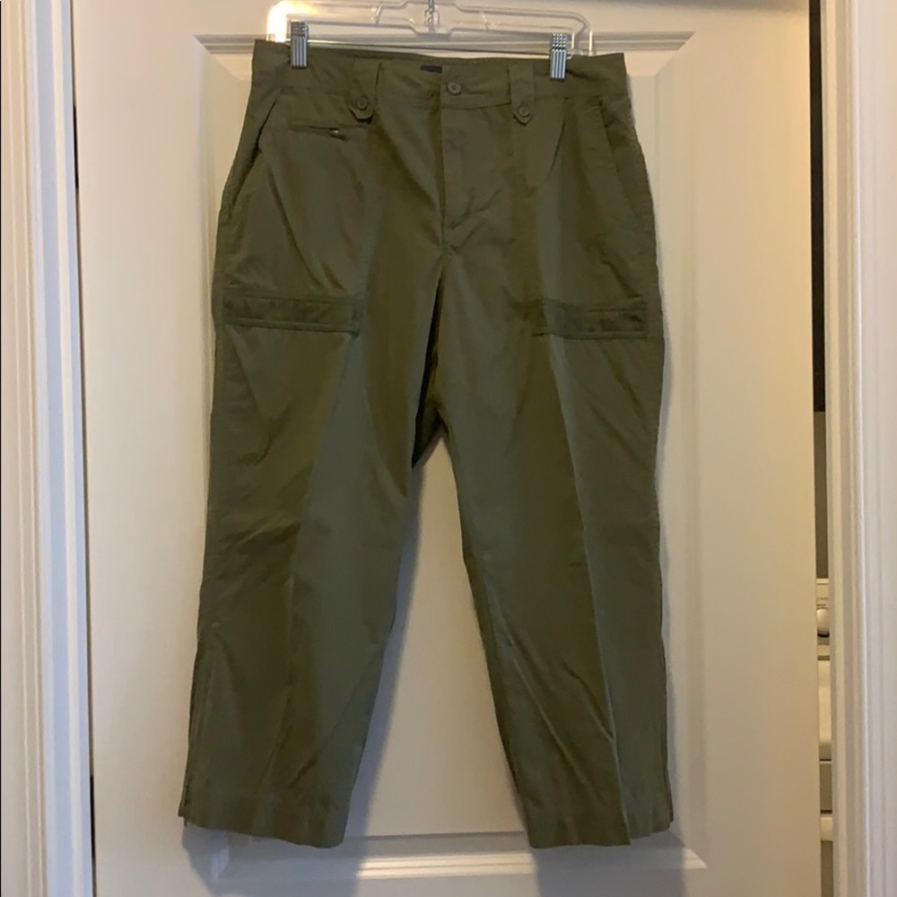 NWOT.  Ladies casual capri pants in olive green